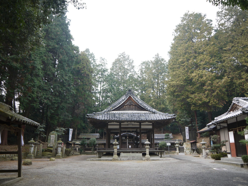 竜王町の鏡神社